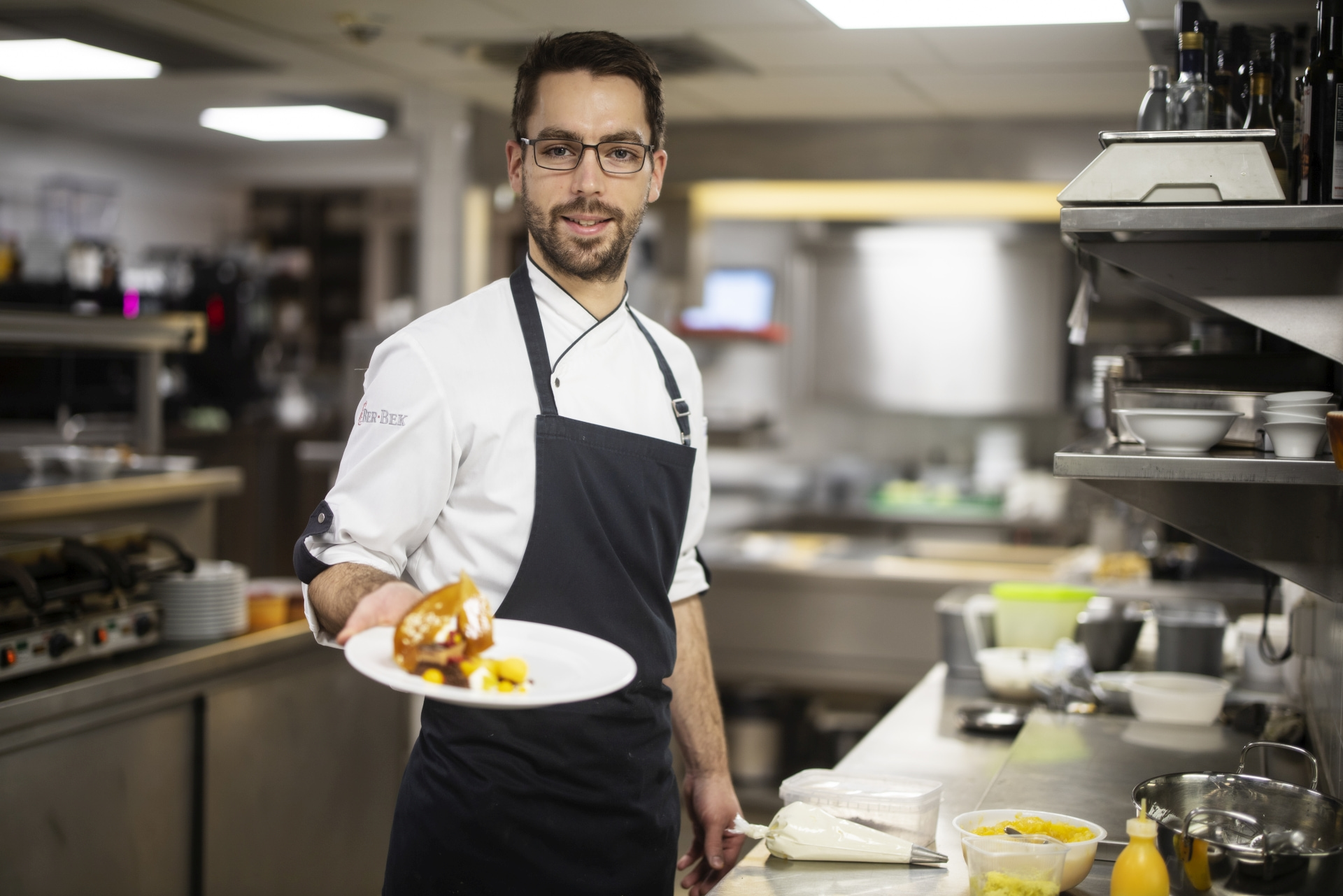 Christof Schulte ist Patissier im Hotel Jagdhaus Wiese und im Restaurant Jagdstube und präsentiert eines seiner Desserts